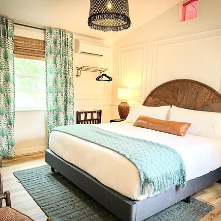 Swank Boutique Suites Ашленд Экстерьер фото