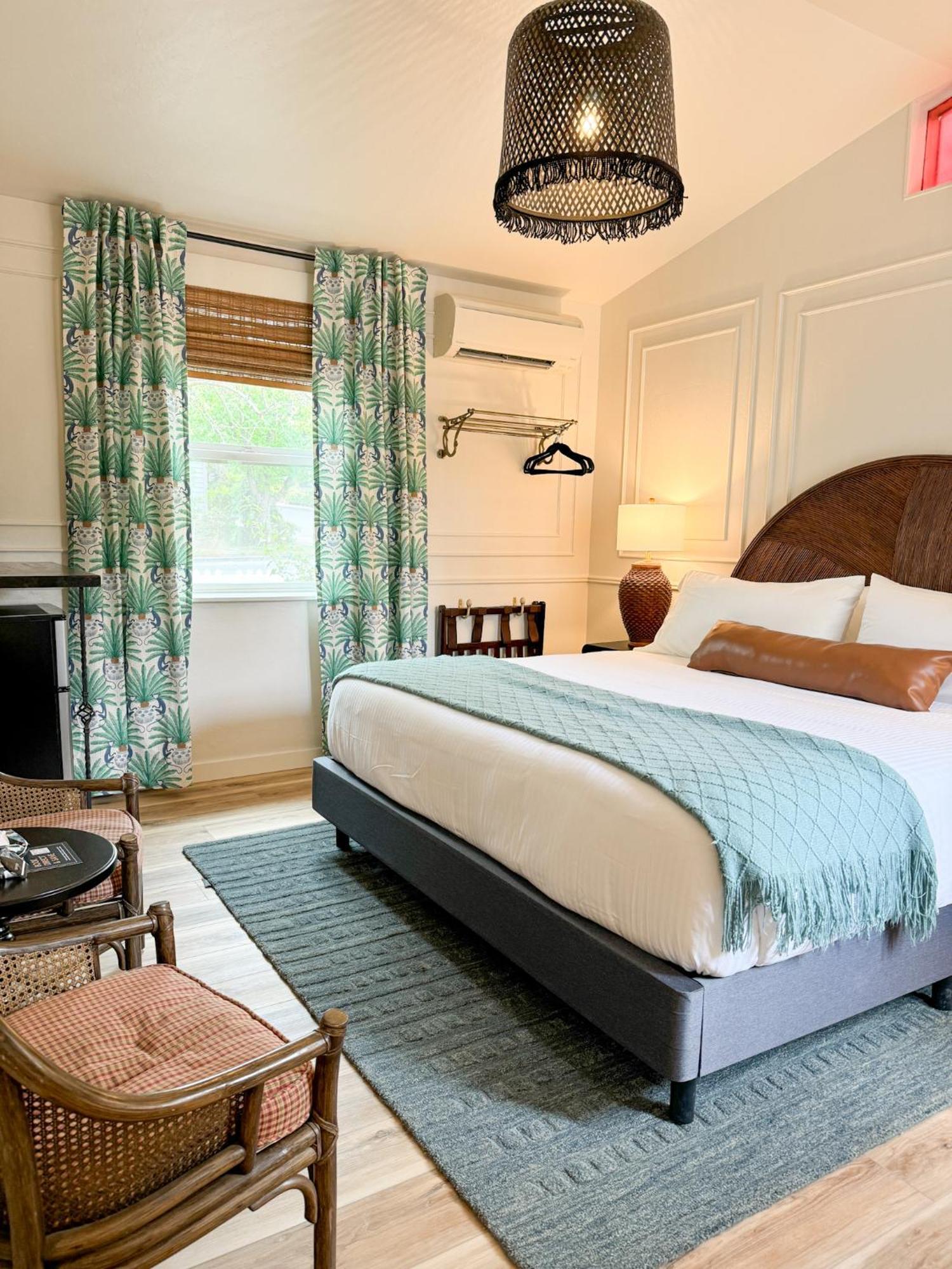 Swank Boutique Suites Ашленд Экстерьер фото