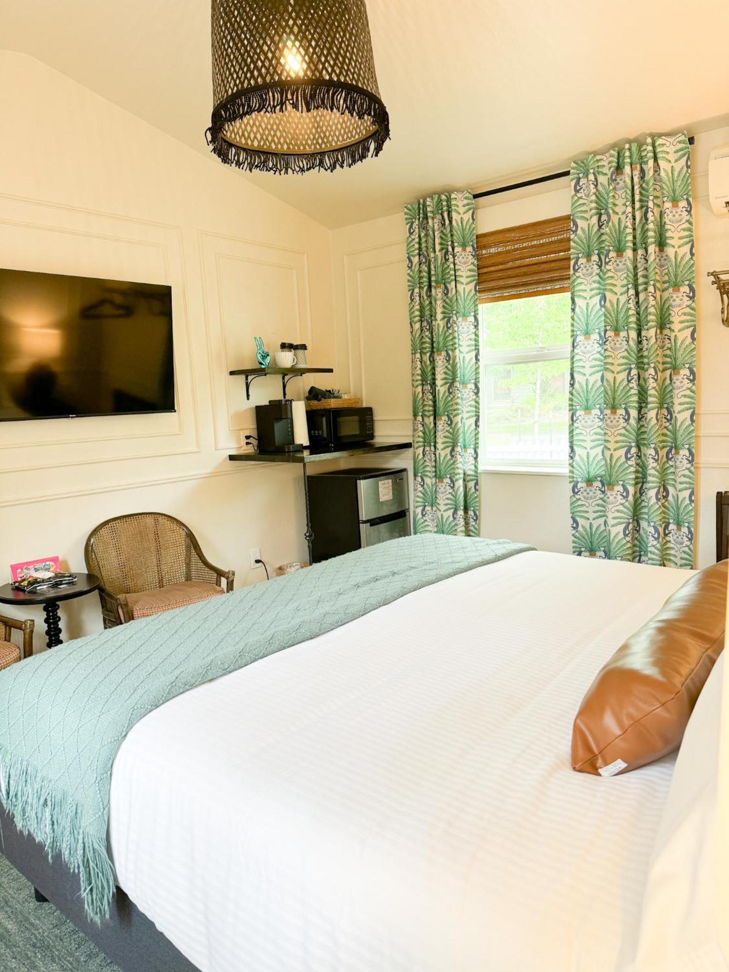 Swank Boutique Suites Ашленд Экстерьер фото