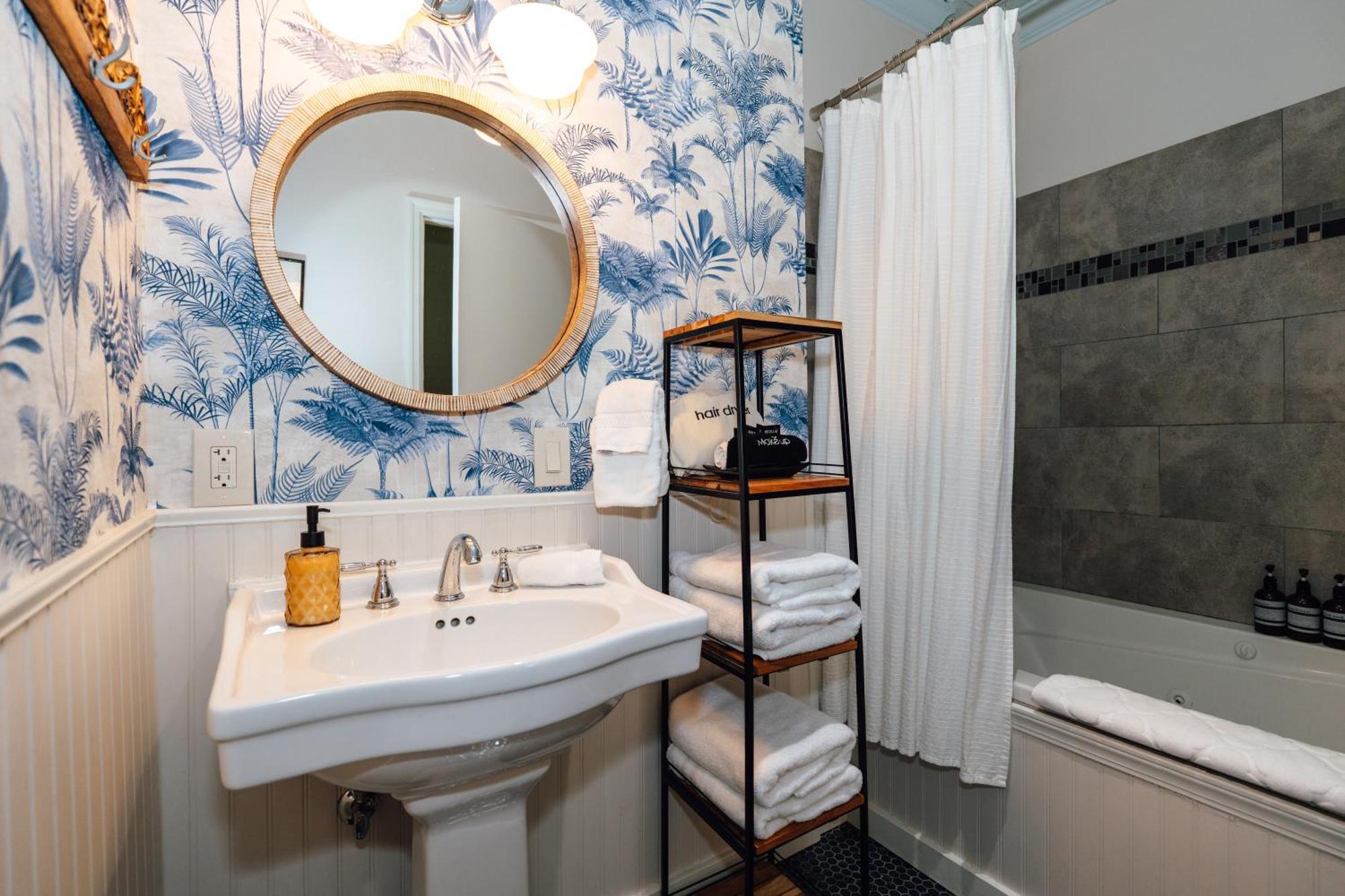 Swank Boutique Suites Ашленд Экстерьер фото